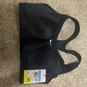 Nike bra with tags, never worn:)
